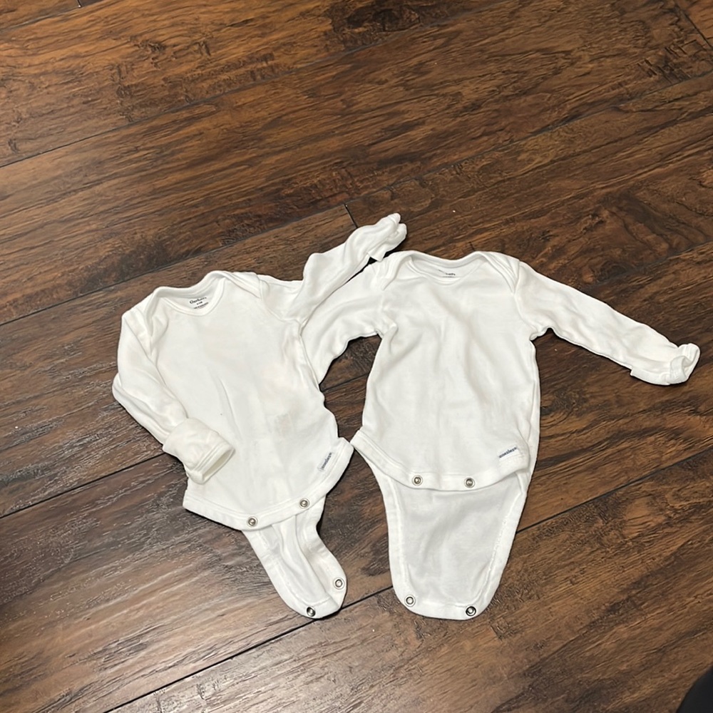 Gerber Long-sleeve set of 2 onesies